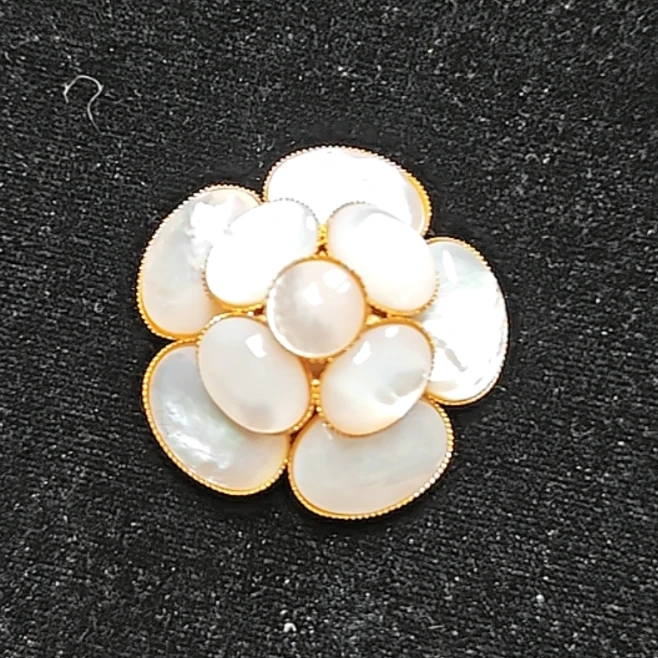 合金仿珍珠胸针 山茶花胸针 xl0010