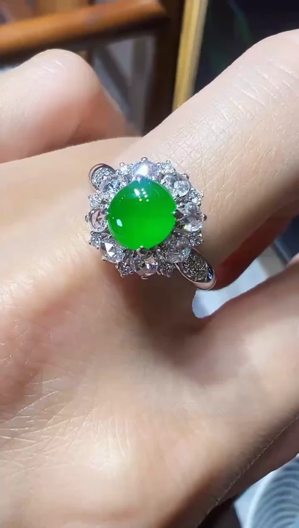 翡翠戒指18K金镶嵌蛋面