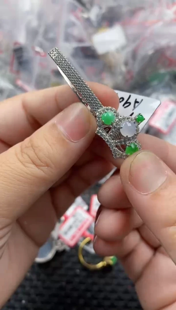 银S925镶嵌戒指翡翠666       1