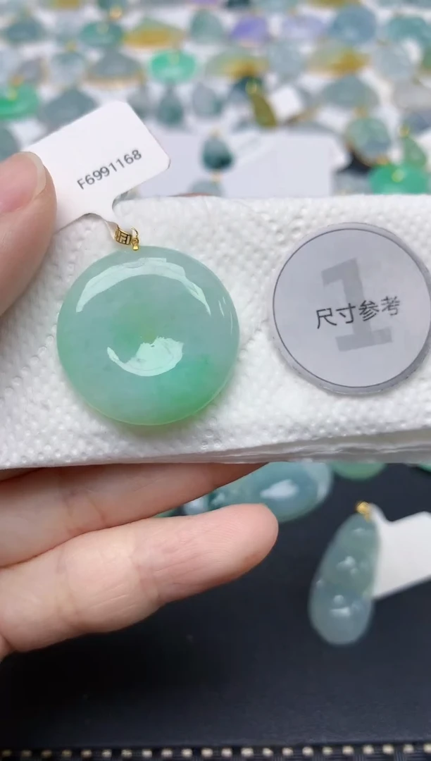 翡翠18K金镶嵌颈饰天然缅甸A货翡翠