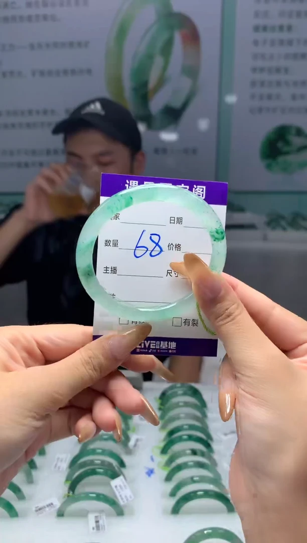 未镶嵌手镯石英质玉（非洲翠）56圈口
