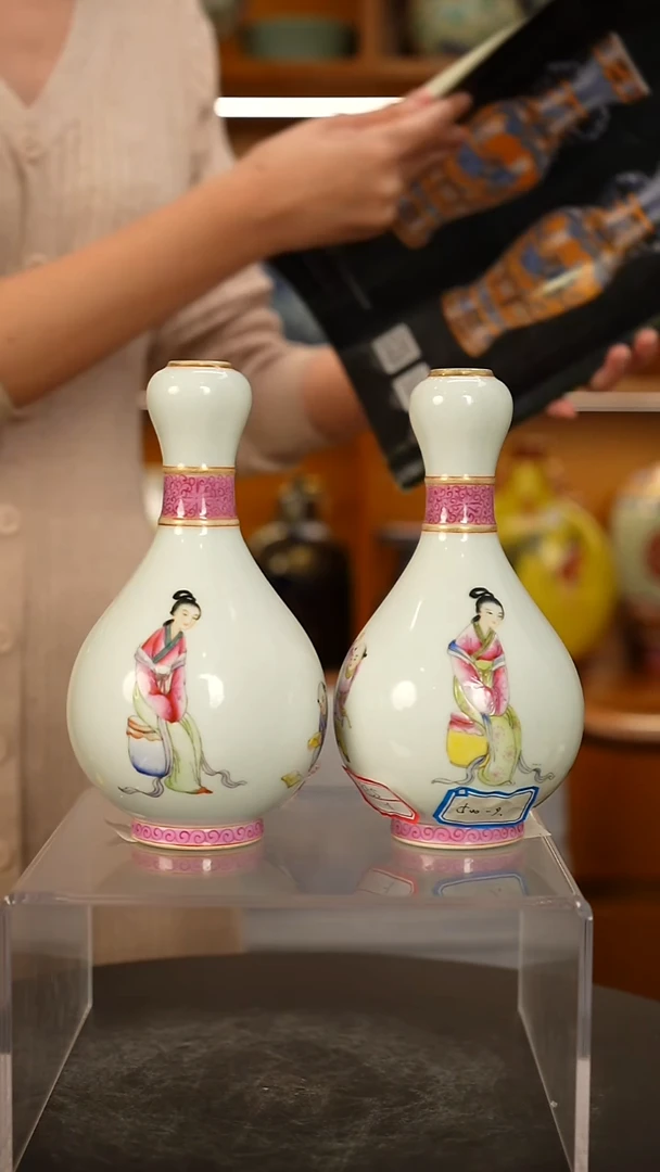 乾隆瓷粉彩三娘教子蒜头瓶一对（带书发货）