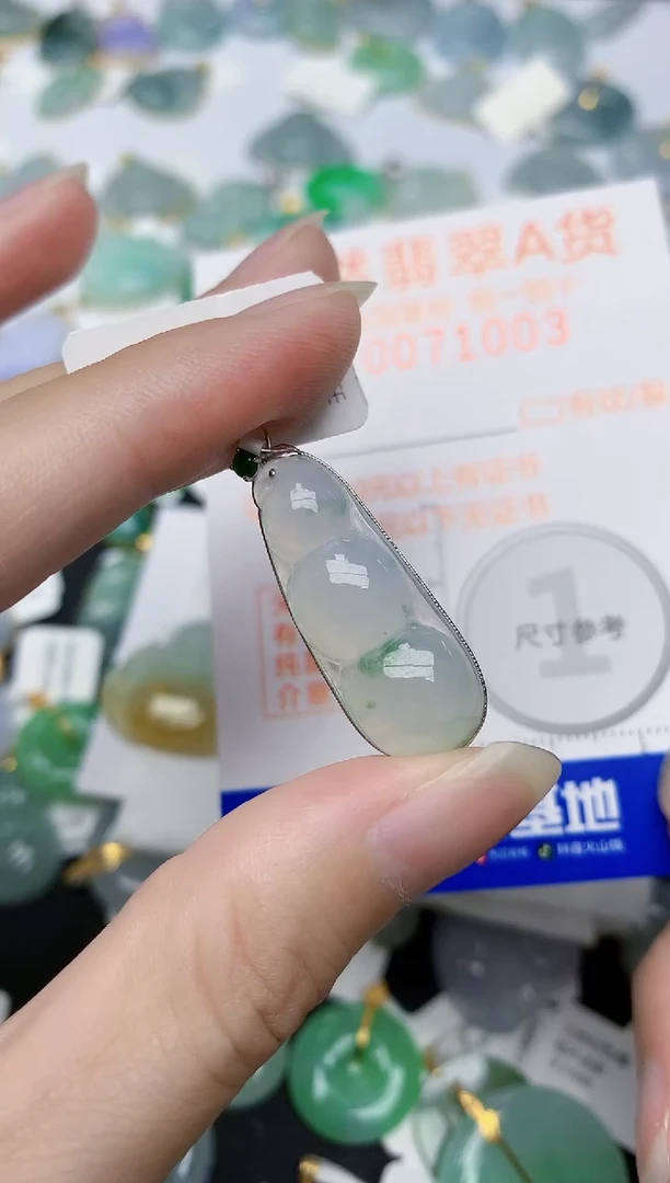 翡翠18K金镶嵌颈饰天然A货翡翠