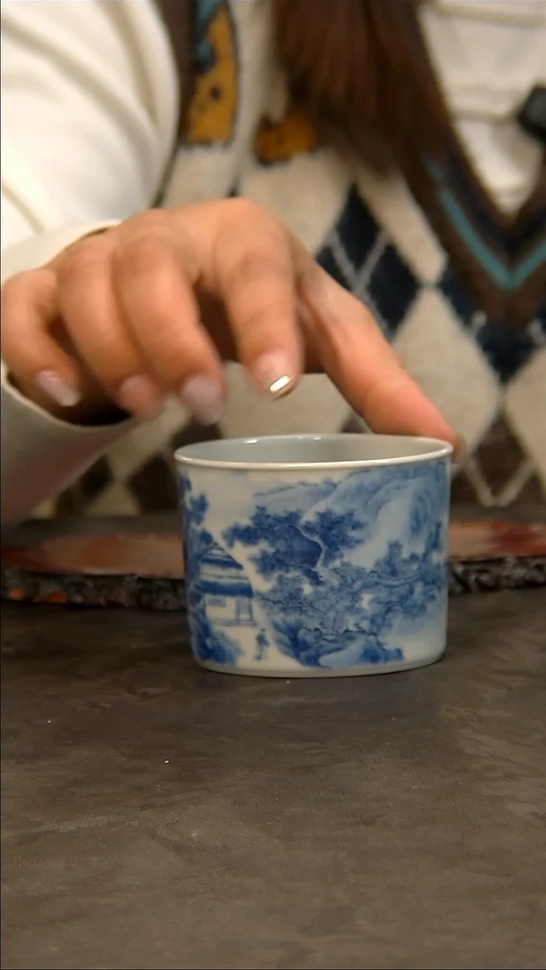 【闪购商品】青花手绘山水主人杯！