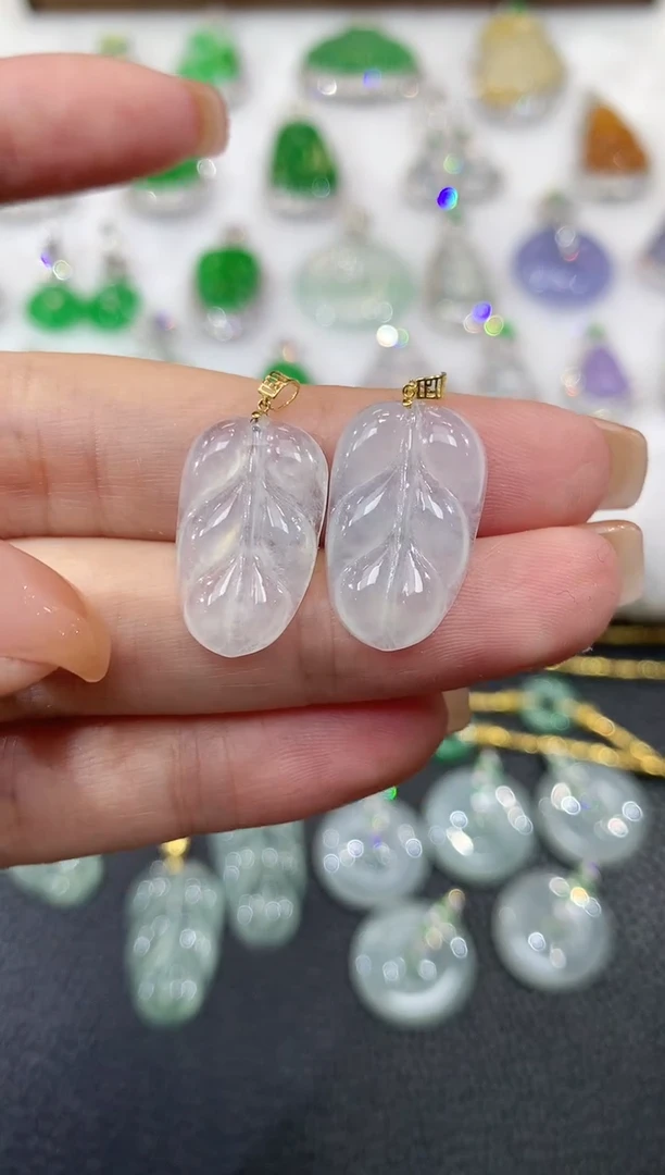 吊坠(不含链)18K金镶嵌翡翠A1 多样性发货一件