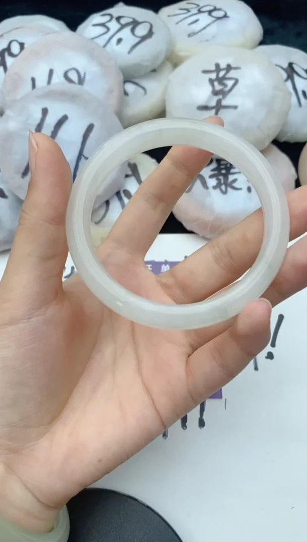 石英质玉手镯未镶嵌4