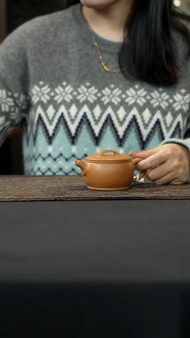 【闪购商品】紫砂茶壶传统汉瓦黄降坡150cc