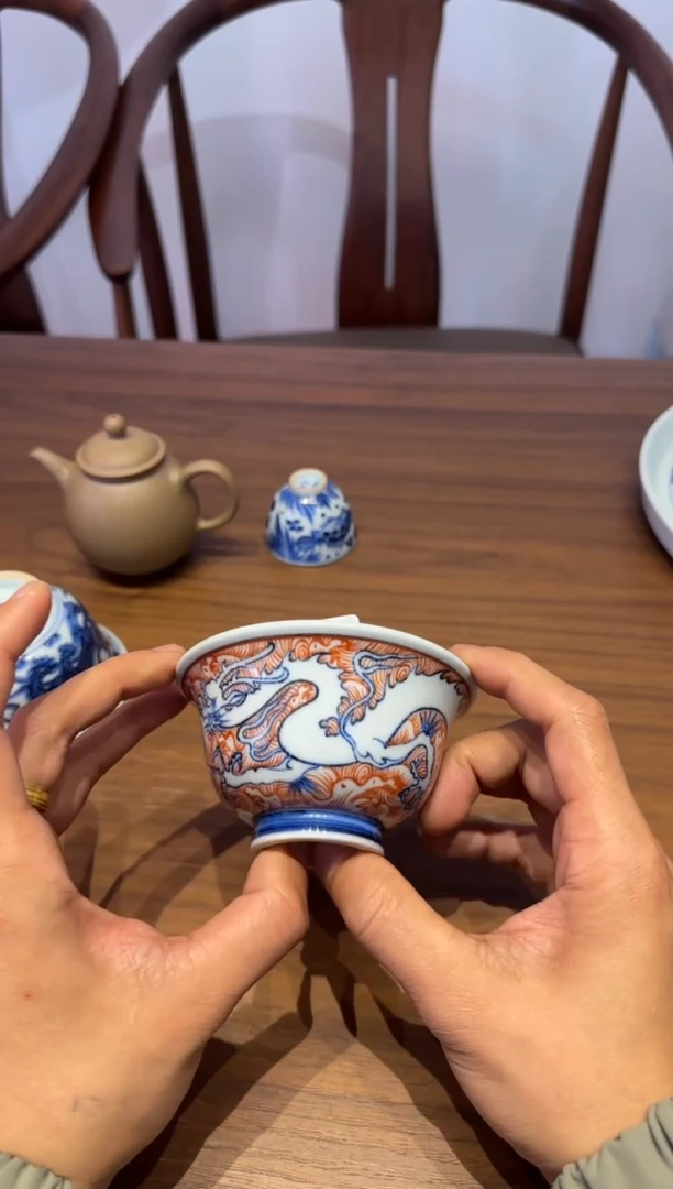 溪蘭仰元 青花矾红海水游龙压手杯