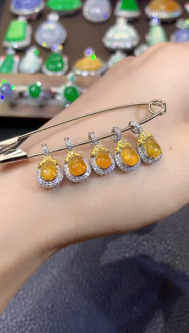 吊坠(不含链)18K金镶嵌翡翠D5 多样性发一件