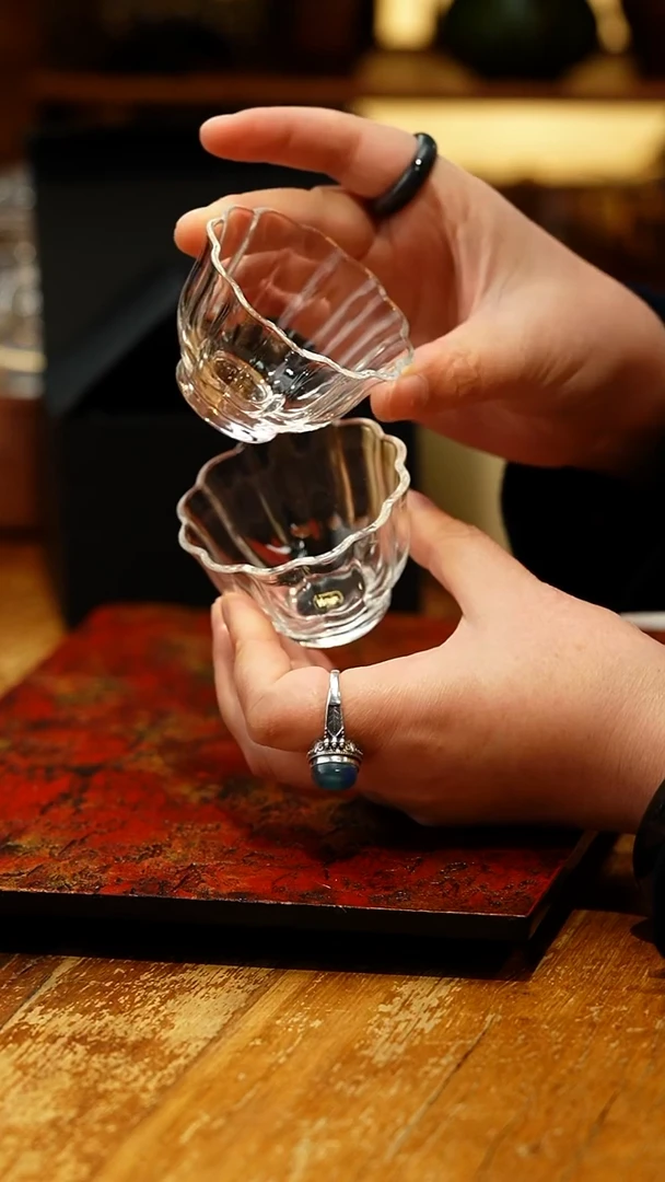 【闪购商品】手工玻璃杯2入/矮款花瓣杯/LX-02