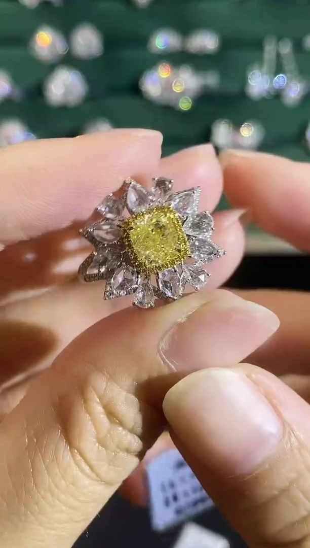 戒指18K金镶嵌钻石33