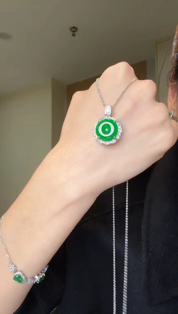 【闪购商品】翡翠吊坠(不含链)银S925镶嵌天然翡翠吊坠