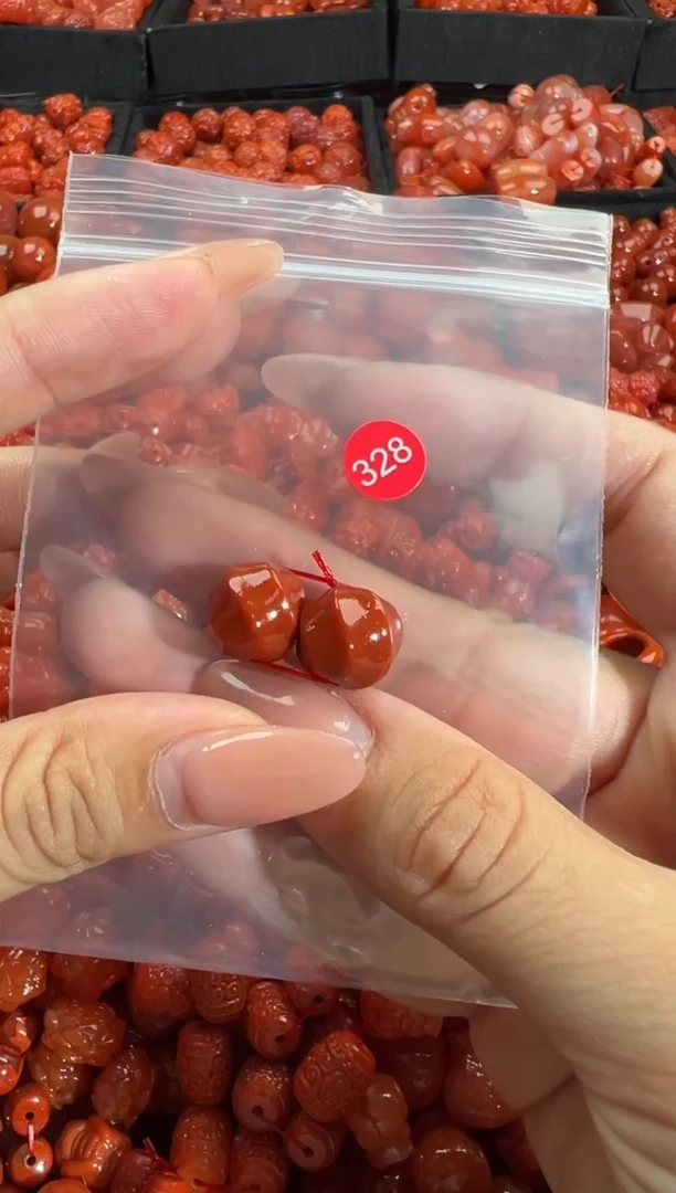 南红玛瑙未镶嵌颈饰1