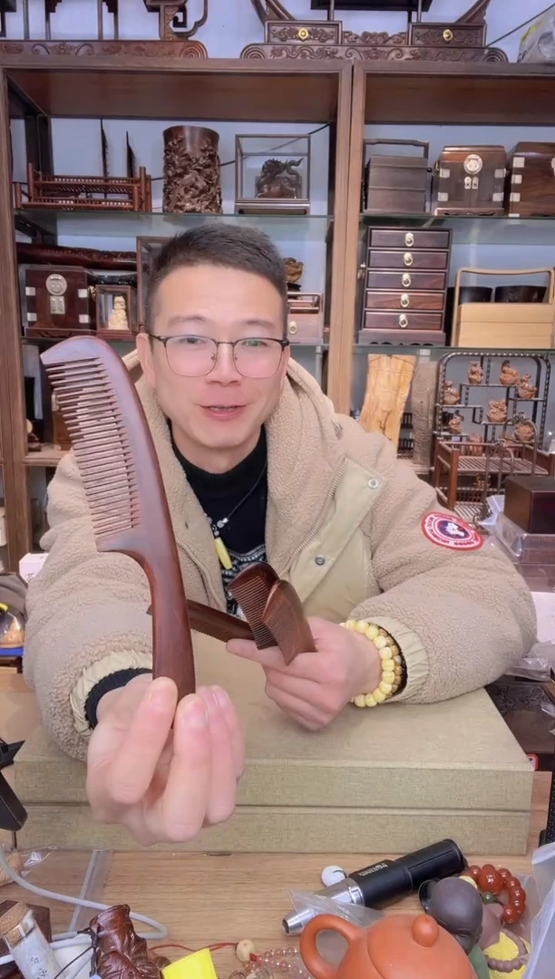 【闪购商品】乌木类书架216小叶紫檀长柄梳