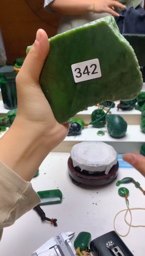 未镶嵌和田玉（碧玉）珠宝半成品0