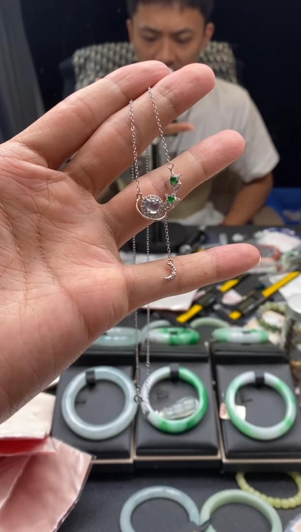 颈饰银S925镶嵌翡翠0835983497
