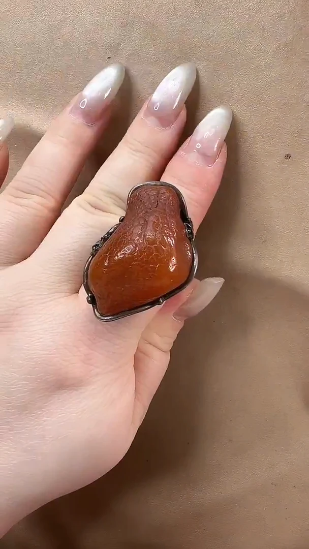 琥珀颈饰未镶嵌戒指