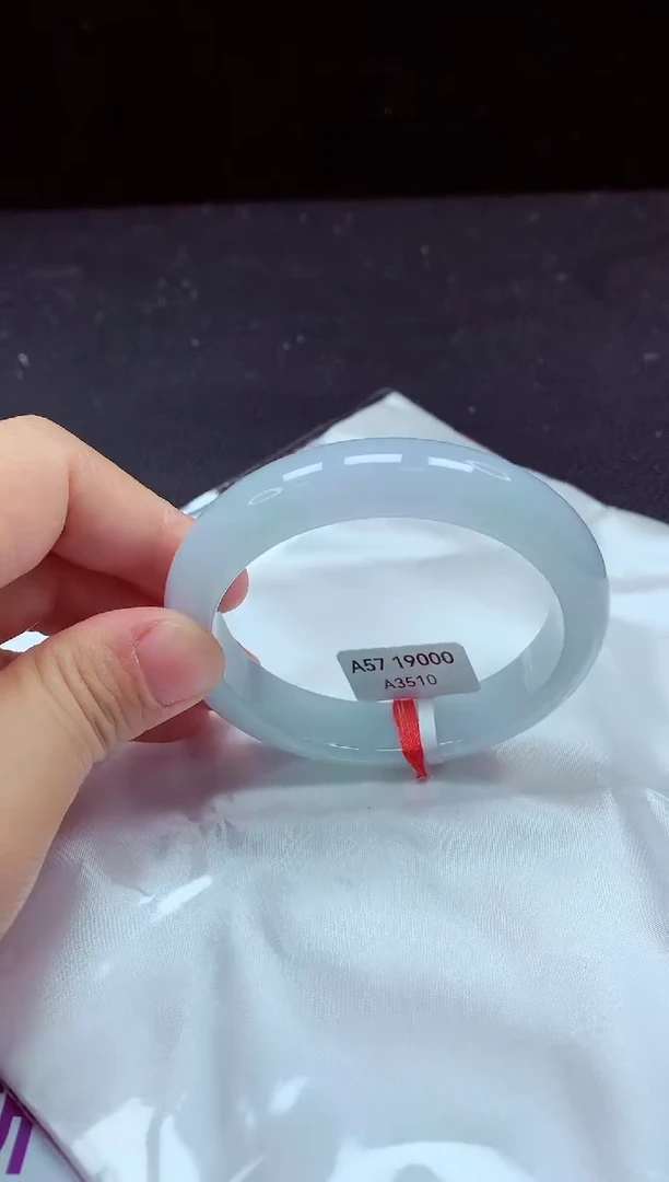 【闪购商品】翡翠手镯未镶嵌镯子57+