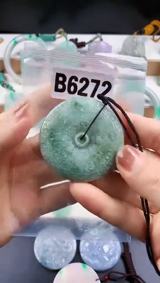 颈饰未镶嵌翡翠天然翡翠吊坠挂件