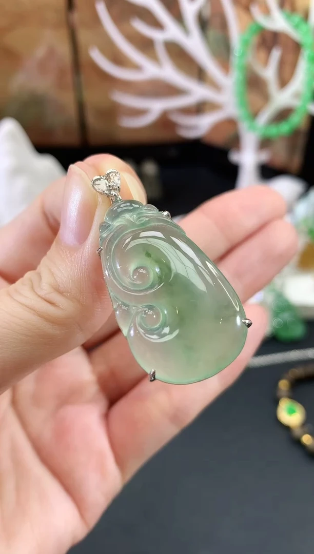 吊坠(不含链)18K金镶嵌翡翠如意|5800