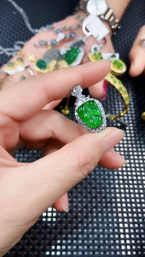 【闪购商品】翡翠吊坠(不含链)未镶嵌111111111