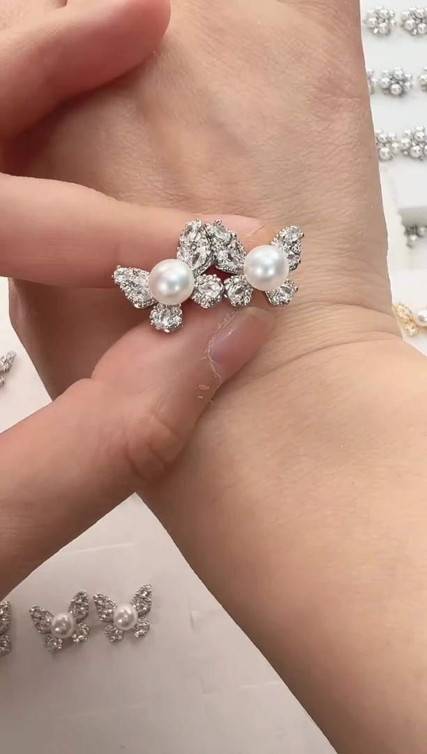 【闪购商品】淡水珍珠耳饰合金银色蝴蝶