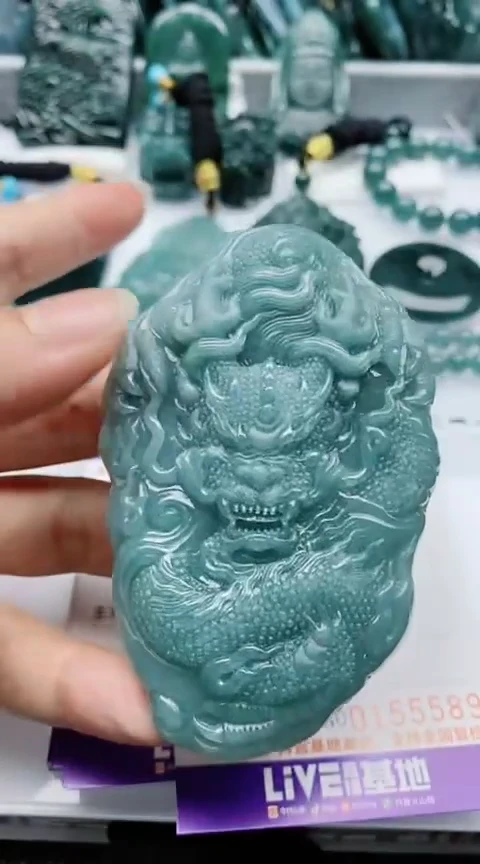 翡翠未镶嵌颈饰