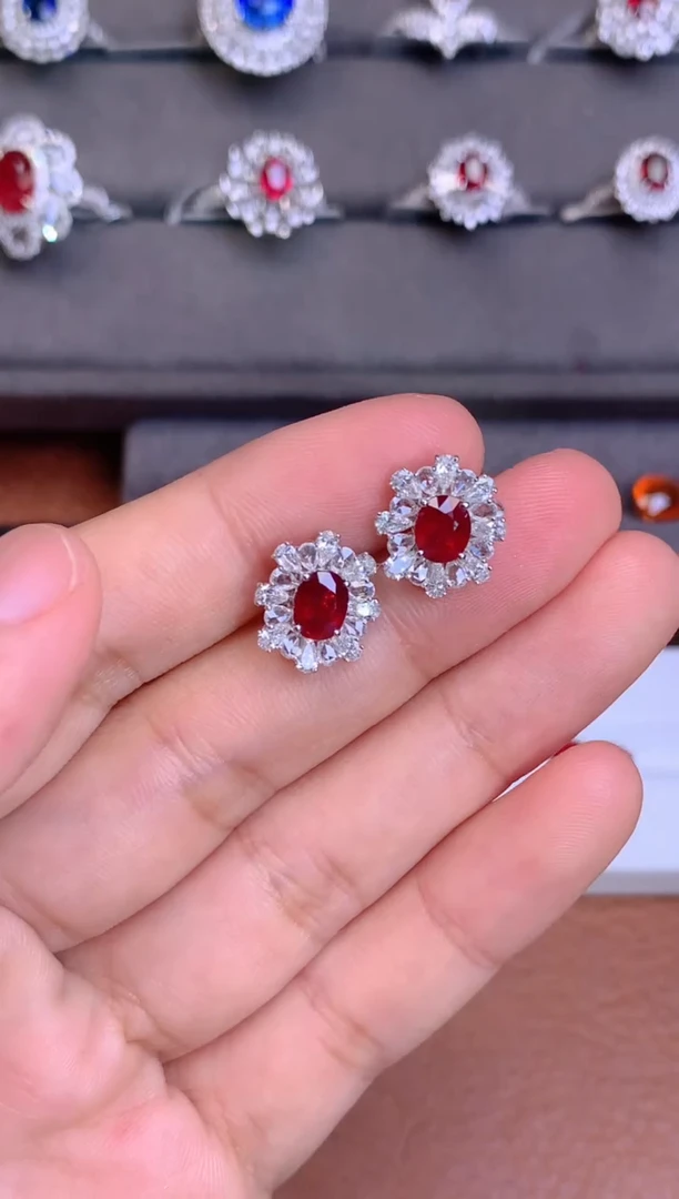 【闪购商品】红宝石耳钉18K金镶嵌1.6CT  无烧鸽血红