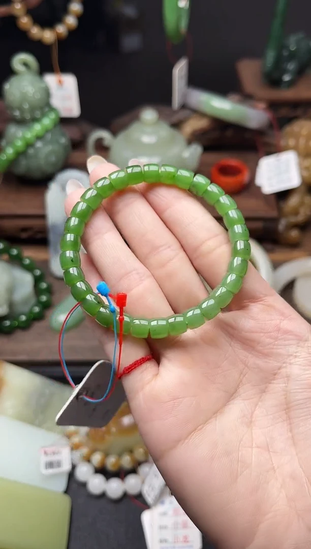 手串未镶嵌和田玉卡7乌兰海苹果绿 极限弧9010747