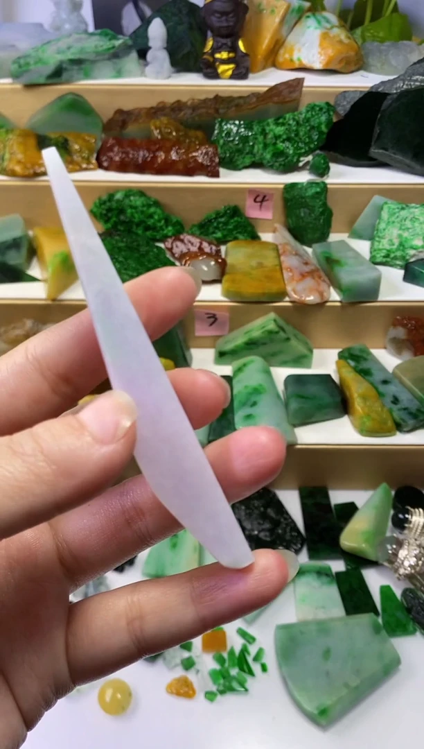 颈饰未镶嵌翡翠待**徒039天然翡翠