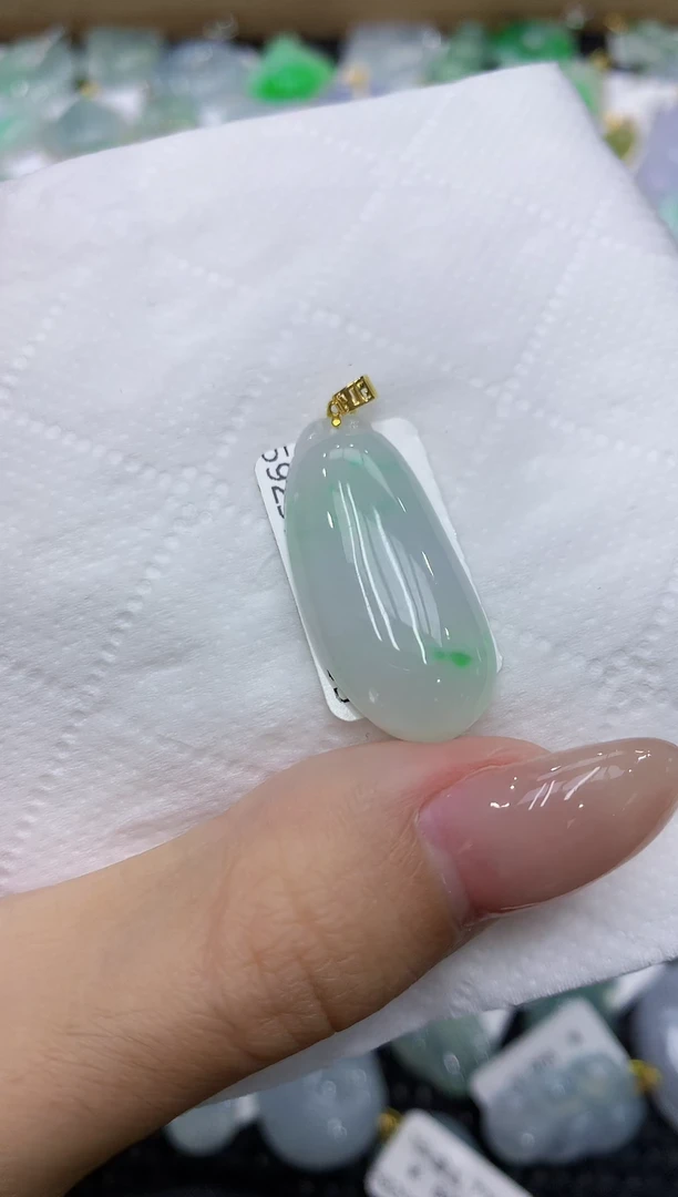翡翠18K金镶嵌颈饰111111111111