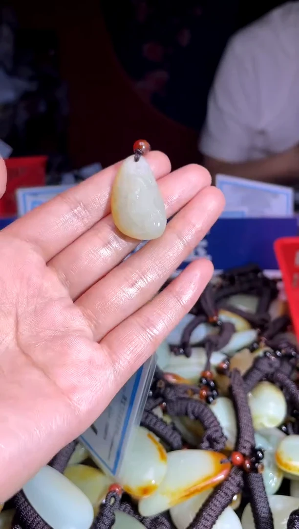 和田玉未镶嵌颈饰1