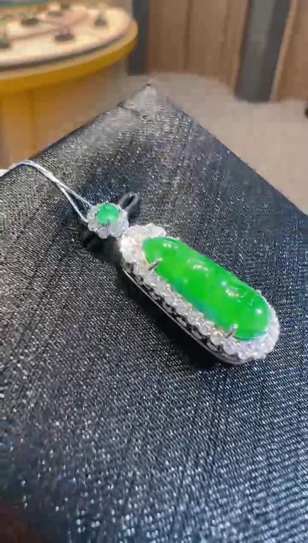 【闪购商品】翡翠吊坠(不含链)合金多样性发货一件