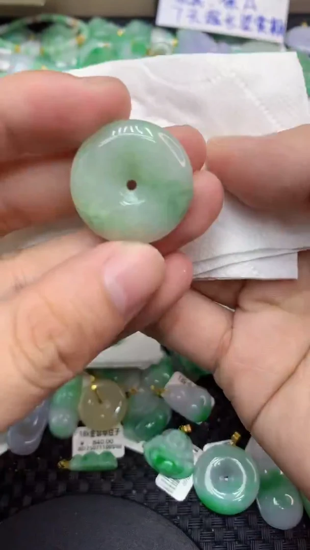 翡翠未镶嵌颈饰1111111