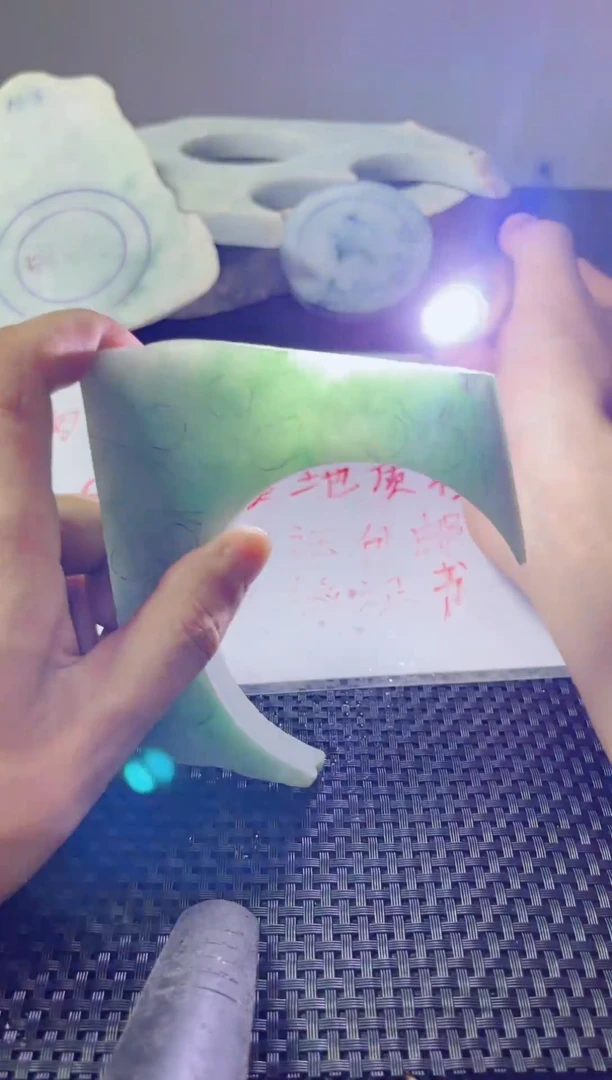 定制翡翠未镶嵌自带#送人#，联系客服核对地址！
