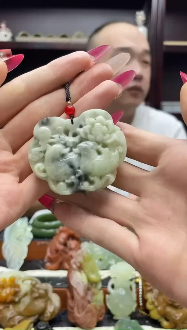 未镶嵌岫玉吊坠·