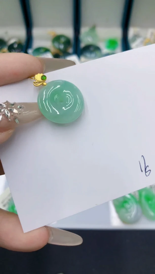 翡翠未镶嵌颈饰11111111111111