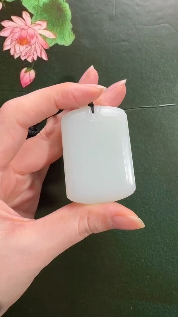 颈饰未镶嵌和田玉吊坠