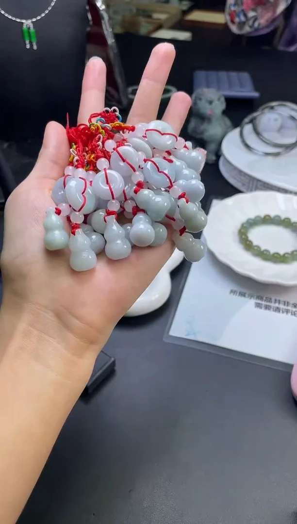 翡翠挂件未镶嵌葫芦多样性发一件