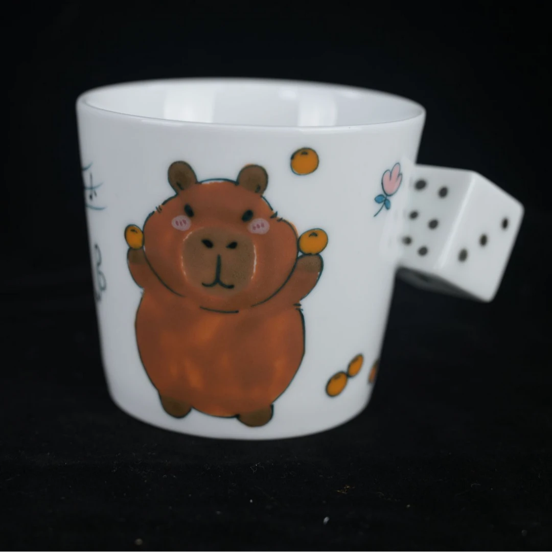 手绘卡皮巴拉骰子杯