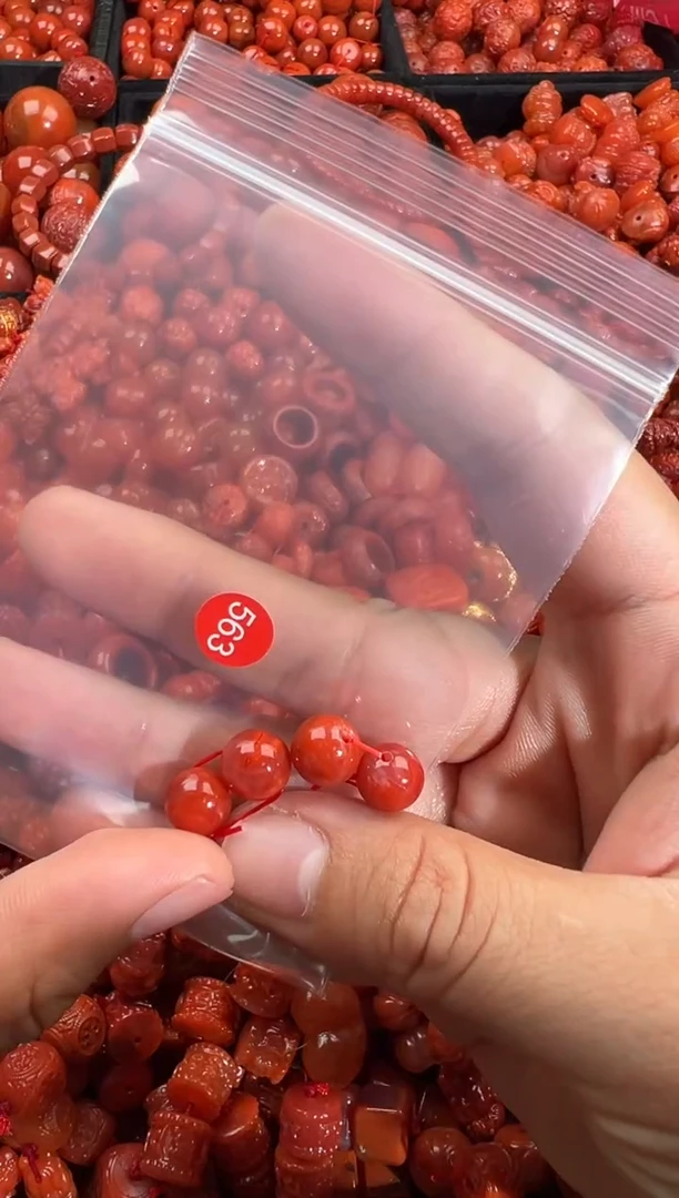 南红玛瑙未镶嵌颈饰1