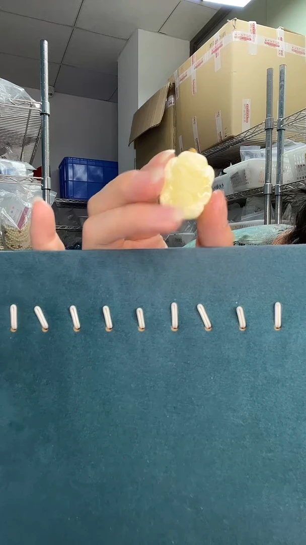 18K金镶嵌琥珀裸石天然蜜蜡A1302