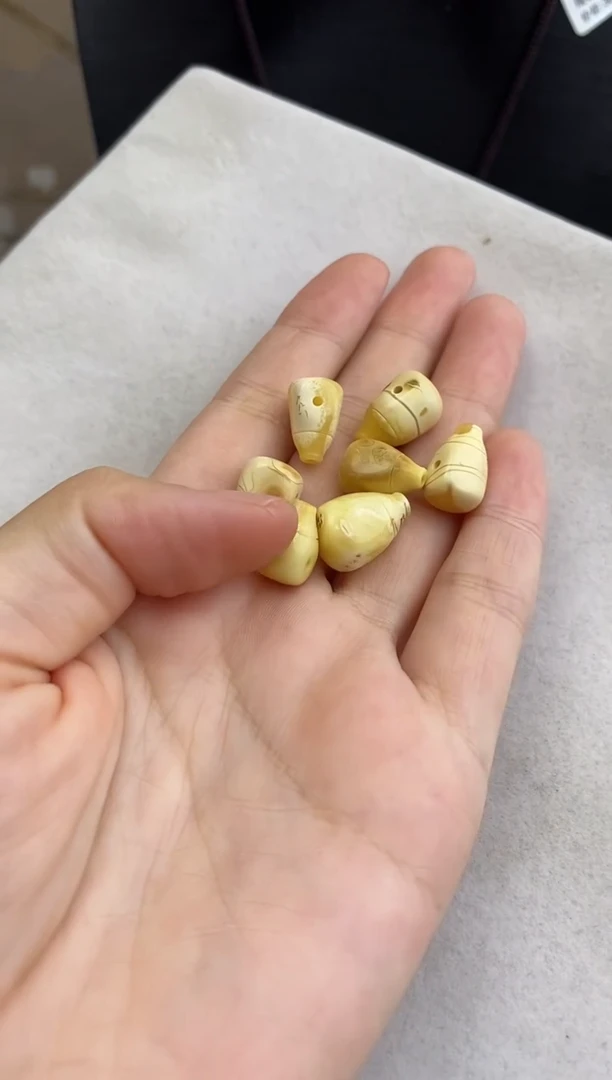 未镶嵌琥珀裸石10724113-三通 多样性发一个
