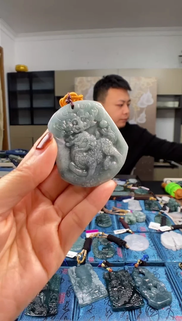 颈饰未镶嵌翡翠 多样性发其一