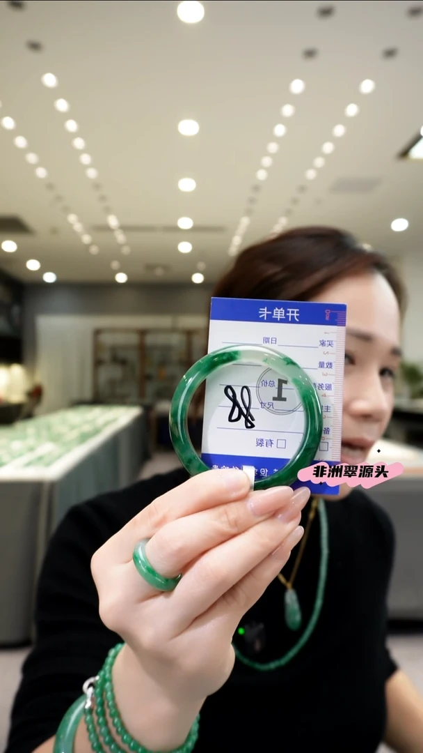 未镶嵌手镯石英质玉（非洲翠）未镶嵌 手镯 石英质玉（非洲翠）
