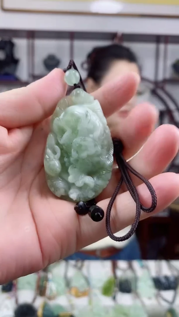 未镶嵌岫玉颈饰1