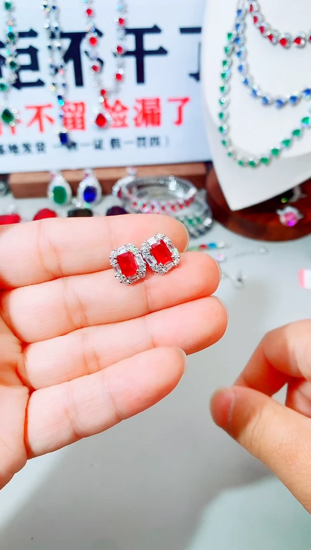 未镶嵌耳饰红宝石