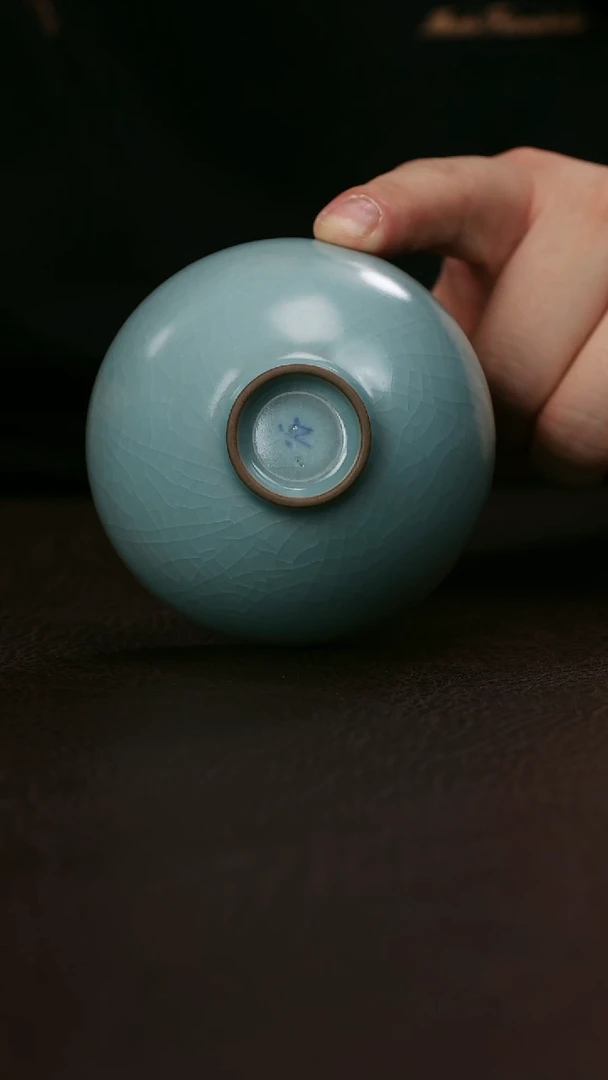 其他汝官窑微瑕小鸡心杯23