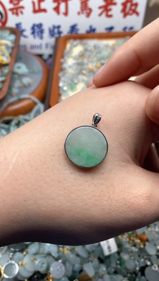 【闪购商品】翡翠颈饰未镶嵌哥哥