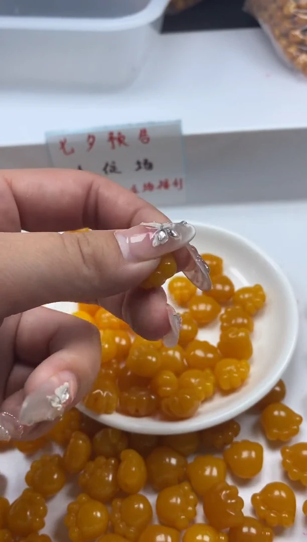 未镶嵌颈饰蜜蜡w2236鸡油黄猫爪15*10mm*3个